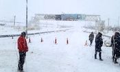 اسکان ۴۰۰ مسافر گرفتار شده در برف و کولاک اهر/ ویدئو