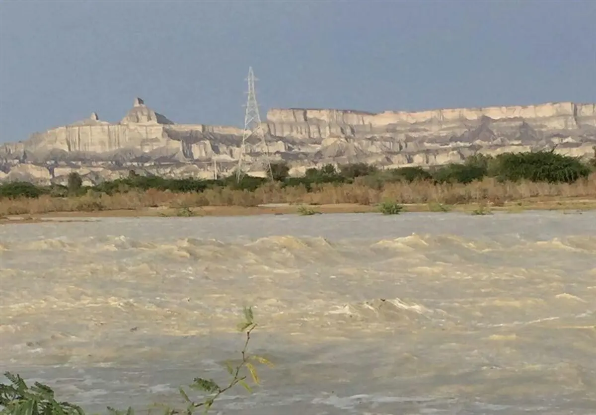 رودخانه سرباز طغیان کرد/ ویدئو