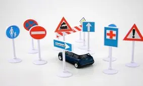 عجیب‌ترین علائم راهنمایی و رانندگی در جهان