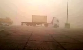 گرد و غبار شدید بندرعباس را فرا گرفت