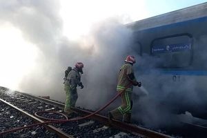 مهار آتش سوزی قطار شهری ورامین _ تهران در حوالی قرچک