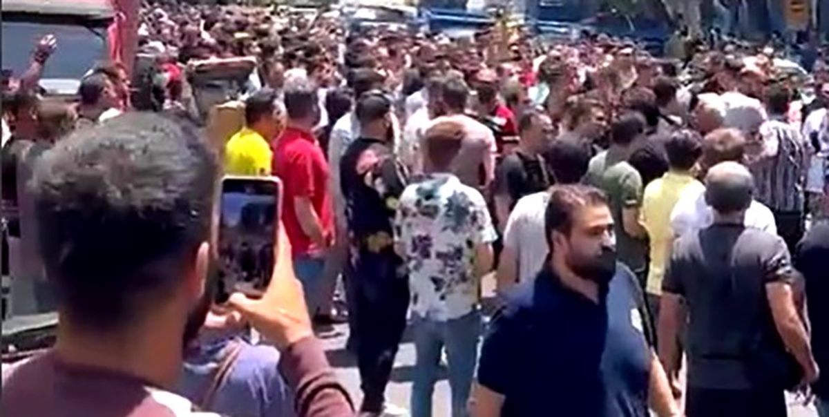 اعتراض کسبه امین حضور تهران به طرح مالیاتی وزارت اقتصاد/ در اراک نیز بازاریان تجمع کردند/ ویدئو