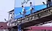 لحظه نجات مرد جوان که قصد خودکشی از بالای پل را داشت/ ویدئو