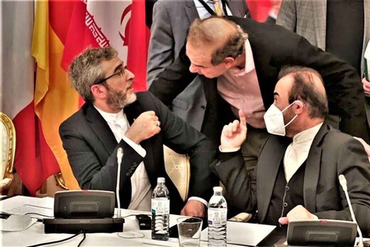 زمینه سازی در افکار عمومی برای امضای برجام توسط تیم باقری