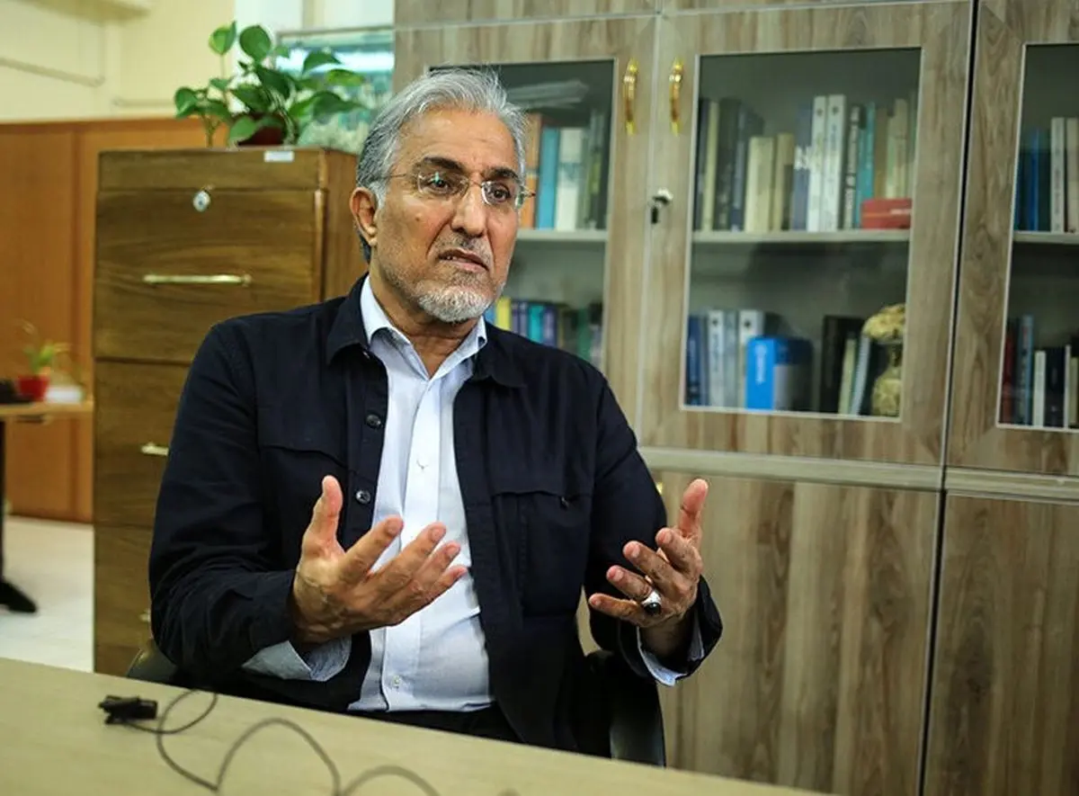 راغفر: دلار به بالای ۱۱۰ هزار تومان می رسد/ نظام باید بین بقای خودش و بقای مافیاها یکی را انتخاب کند