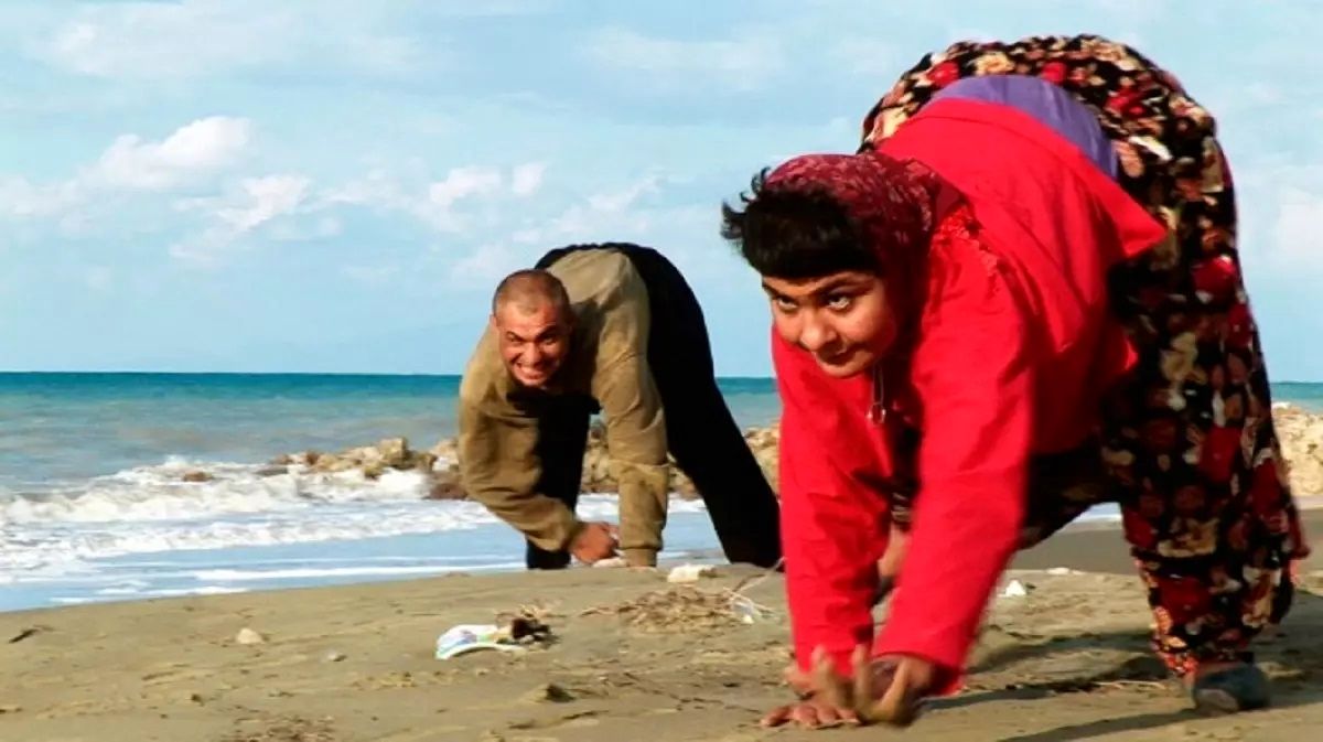 این خانواده‌ عجیب در ترکیه 4 دست و پا راه می‌روند/ عکس