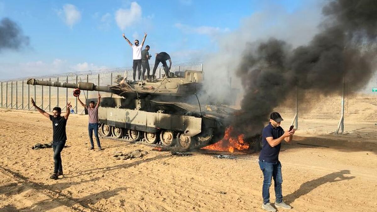 پیام جدید دیوارنگاره میدان فلسطین تهران؛ هیچ اسیری آزاد نمیشود/ عکس
