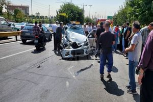  برخورد شدید خودروی حمل سیمان با 7 خودرو در بزرگراه اشرفی اصفهانی‌/ ویدئو 