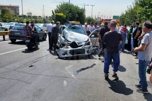  برخورد شدید خودروی حمل سیمان با 7 خودرو در بزرگراه اشرفی اصفهانی‌/ ویدئو 
