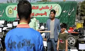 زورگیری وحشت آور از مرد تهرانی جلوی چشمان پسرش/ ویدئو