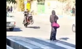 عاقبت موتورسواری نمایشی مقابل مدرسه دخترانه/ ویدئو