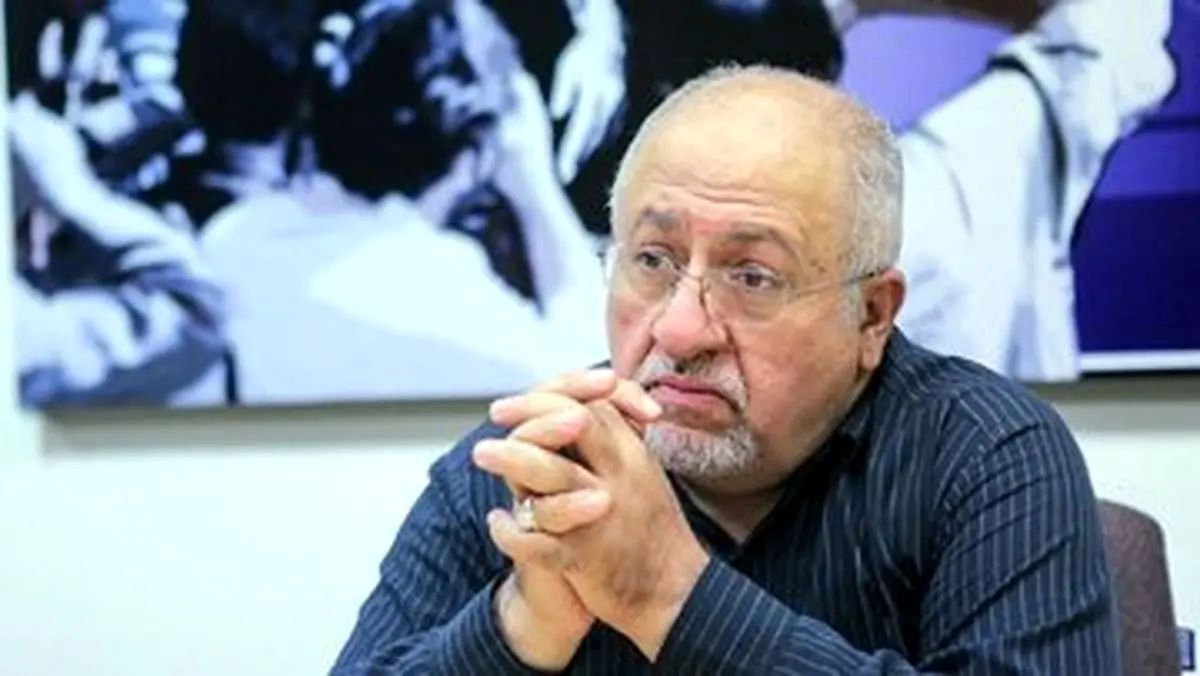 همتی باید تشویق شود نه اینکه استیضاحش کنند/ تندورها از کف خیابان به سطوح عالی تصمیمگیری رسیدهاند