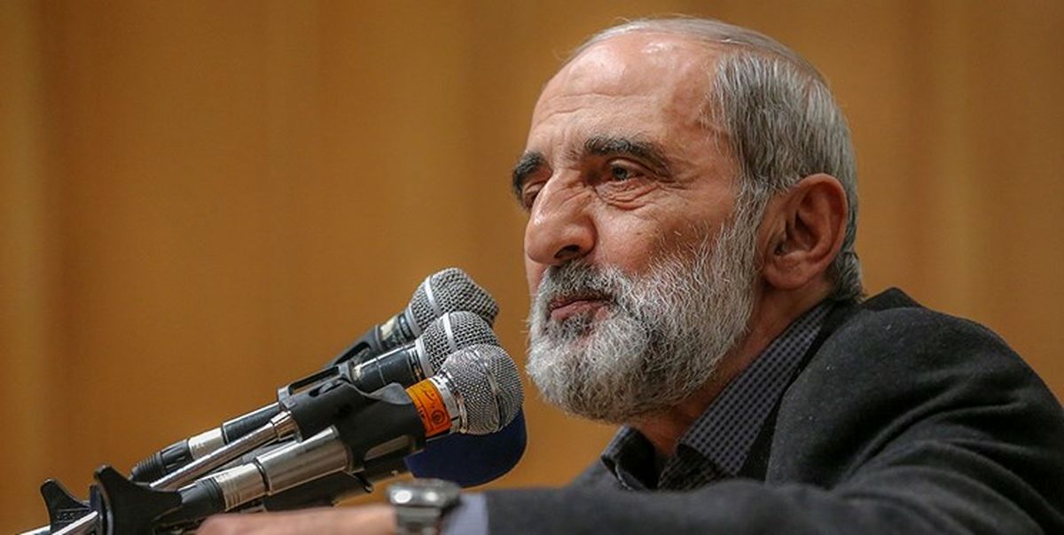 حسین شریعتمداری: «نه شرقی نه غربی» به معنای عدم وابستگی است نه برقراری تعامل / حرف آقایی که مدعی بود سایه جنگ را از سر کشور دور کردیم، خطا بود؛ سایه جنگ را سپاه و بسیج و ارتش دور کرده / تمام خاک اروپا زیر پوشش موشکهای ماست