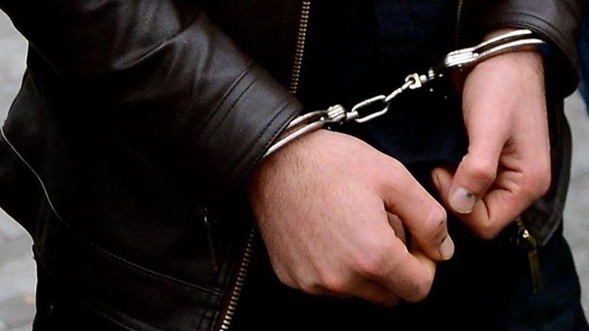فروشنده مواد محترقه در اشتهارد دستگیر شد
