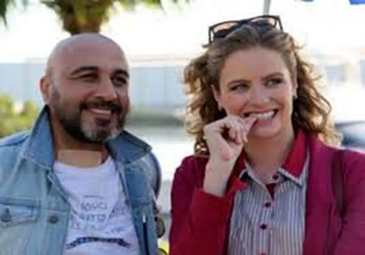 سفر در زمان؛ «کارول ویدوتی» در کنار «رضا عطاران» در سواحل برزیل؛ سال 94