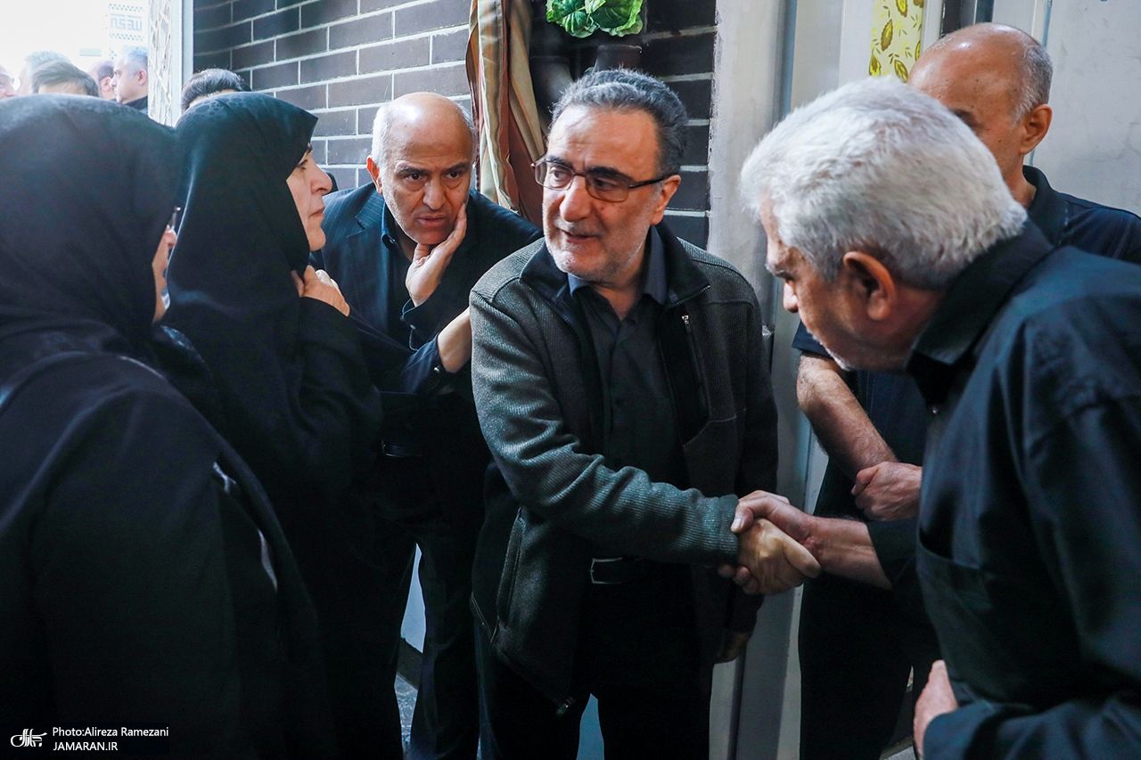 تصاویر: مراسم تشییع برادر سید مصطفی تاجزاده