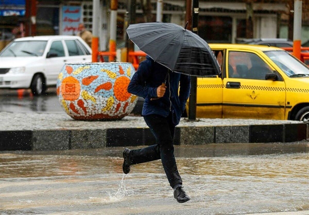 بارش باران و وزش باد شدید در تهران