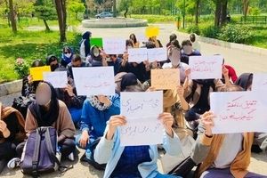 تجمع در دانشگاه تهران در اعتراض به مقررات پوشش