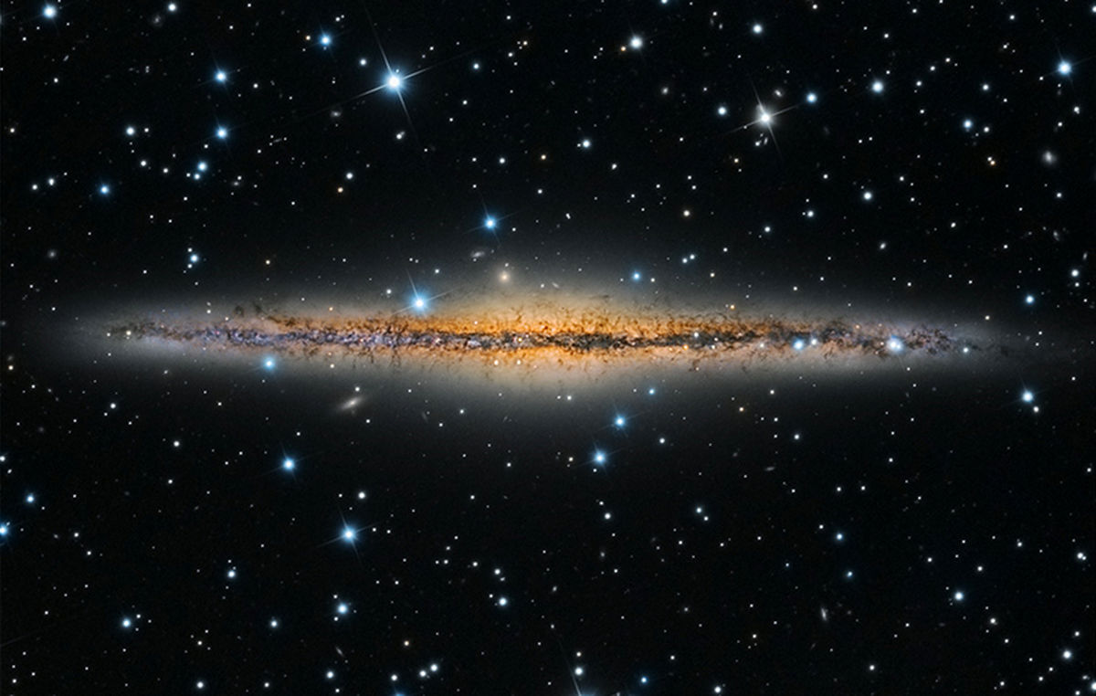 کهکشان NGC 891 در فاصله ۳۲ میلیون سال نوری از زمین/ ویدئو