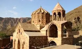 کلیسای سنت استپانوس جلفا⁩/ مکانی محصور شده بین دره و کوه و درخت/ ویدئو