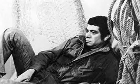  بهروز وثوقی در کنار علی حاتمی سال ۱۳۴۹/ عکس