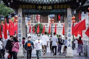 رونق بازار مصرف‌کننده چین در تعطیلات نشان‌دهنده چیست؟
