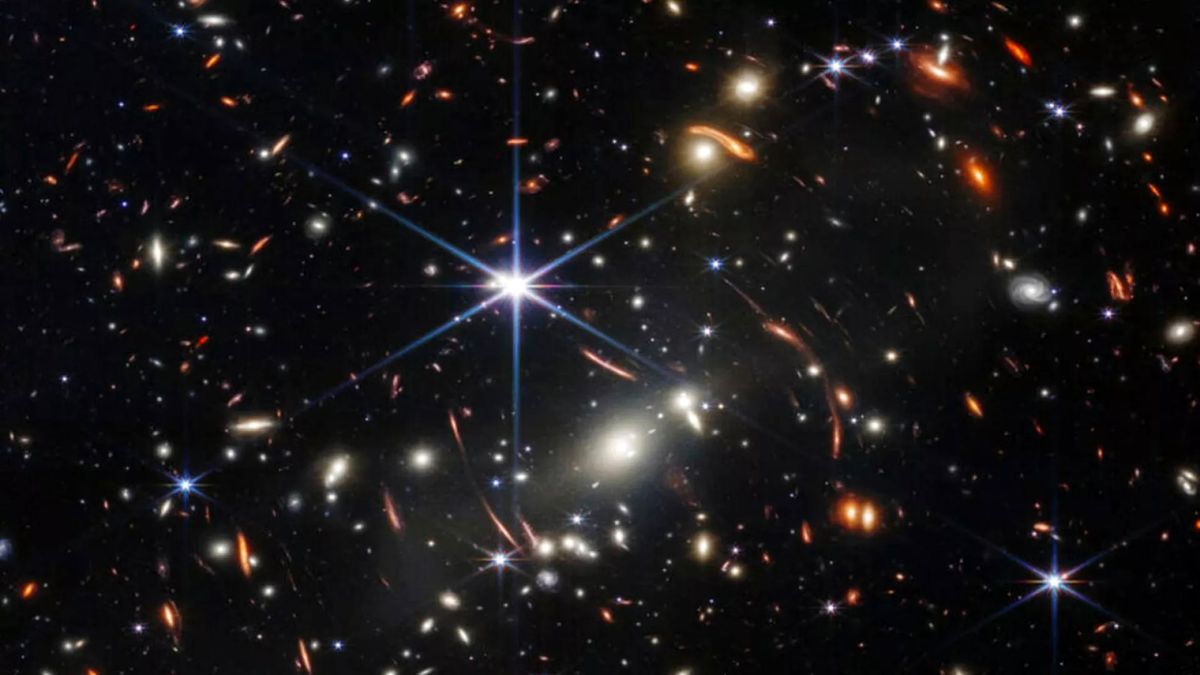 چرا فضای گیتی با وجود درخشش میلیاردها میلیارد ستاره باز هم تاریک است؟

