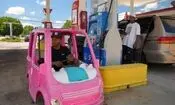 شوک بنزینی در آمریکا؛ آمریکایی ها سوار ماشین اسباب بازی شدند