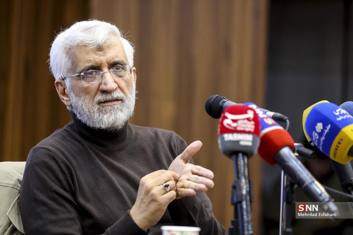 جلیلی: مردم در جنگ اخیر دیدند «غربی‌شدن» سراب است/ کسانی که برای یک خانم اشک تمساح می‌ریزند از هزاران کیلومتر آن طرف‌تر با موشک دانشمندان ما را در منازلشان و نه در آزمایشگاه‌ها، می‌زنند

