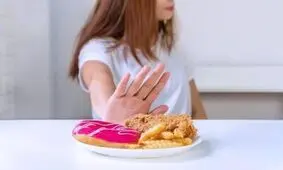 حذف وعده های غذایی به کاهش وزن کمک می‌کند؟