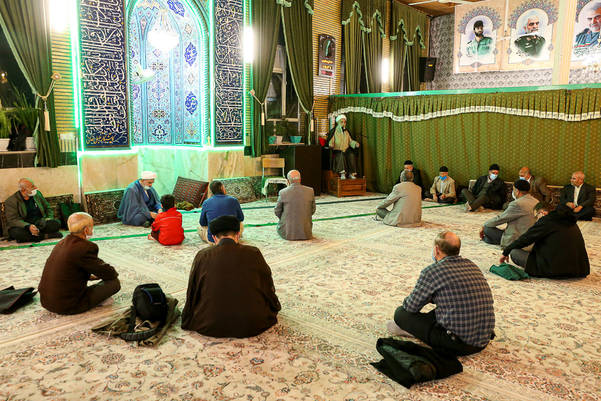 گرایش به دینداری به عنوان مهمترین هدف رسمی با افول کیفی و کمی روبهرو شده/ حجاب فقط یکی از نمودهای آشکار آن است