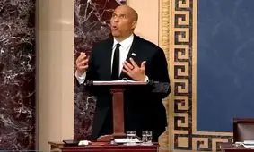 اسپارتاکوس ضد ترامپ؛ سناتور بوکر رکورد طولانی‌ترین سخنرانی در تاریخ سنای آمریکا را شکست