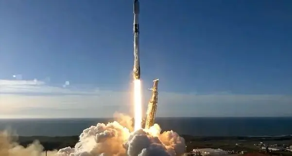 تصاویری از پرتاب ۳ ماهواره ایرانی به فضا/حیرت رسانه های عبری