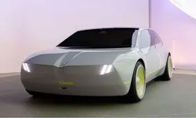 خودرو مفهومی بی ام و در یک‌‌چشم‌به‌هم‌زدن تغییر رنگ می‌دهد/ ویدئو