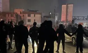 گزارش میدانی سایت رویداد۲۴ از فردیس و شهرک بنفشه کرج در شب ۲۰ دی ماه/ تجمع پراکنده با پلاکارد در بنفشه و آرامش در فردیس