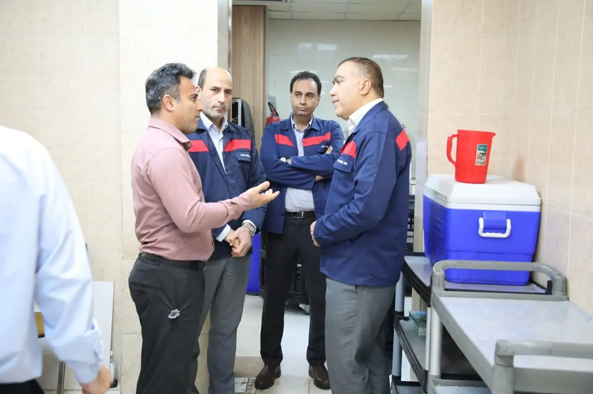 بازدید قائم مقام شرکت از روند خدمات‌ دهی رستوران شماره ۱ و تمجید از تلاش کارکنان بخش خدمات