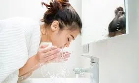 واقعا شستن صورت صبح ها ضروری است؟