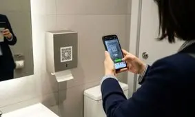 اتفاق عجیب در توالت‌ عمومی چین