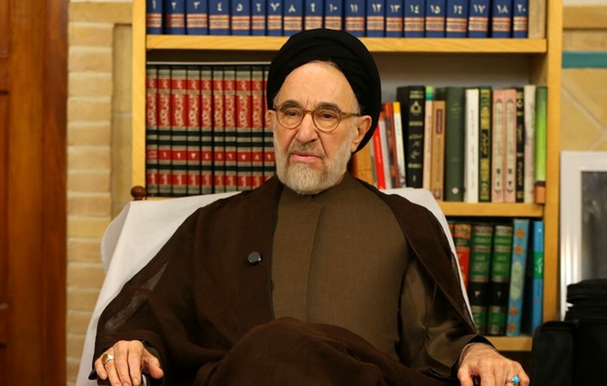سید محمد خاتمی: «ای ایران» گفتن کافی نیست، باید نسبت به ایران اهتمام عملی داشت/ من از اسلامی سخن میگویم که به ایران احترام قائل است/ ما دنبال تخیلات دیگری رفتیم که نه به آنها رسیدیم و نه توسعه