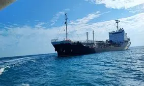 جزئیات توقیف نفتکش خارجی حامل ۴ میلیون لیتر سوخت قاچاق در آب‌های خلیج فارس/ رئیس کل دادگستری هرمزگان: ارزش کشتی توقیف شده و محموله آن حدود ۷۰۰ میلیارد تومان است/ ویدئو 