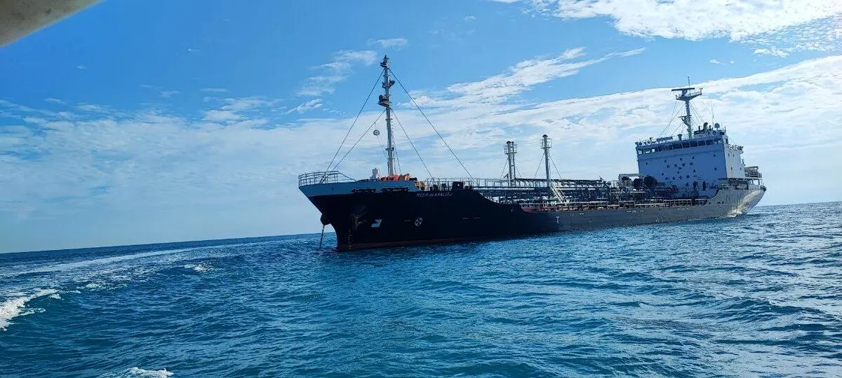 جزئیات توقیف نفتکش خارجی حامل ۴ میلیون لیتر سوخت قاچاق در آب‌های خلیج فارس/ رئیس کل دادگستری هرمزگان: ارزش کشتی توقیف شده و محموله آن حدود ۷۰۰ میلیارد تومان است/ ویدئو 