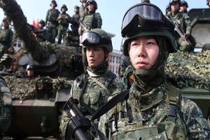 انتشار ویدئوهایی از انتقال ادوات نظامی سنگین ارتش چین به پشت مرزهای تایوان