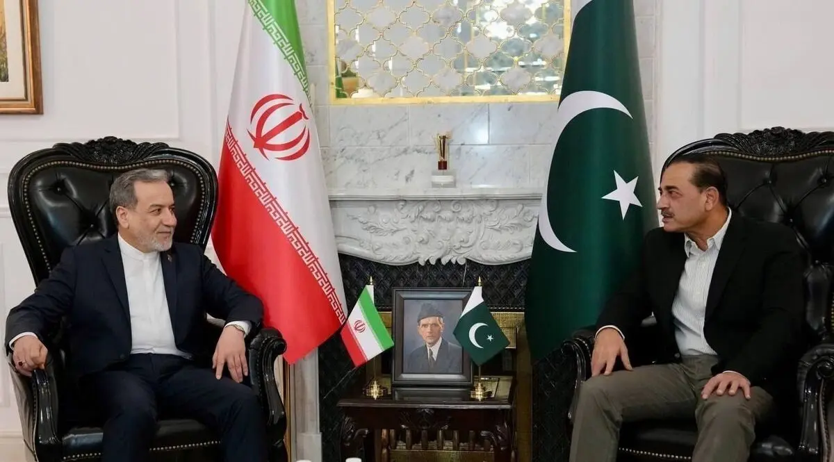 آغاز دیدار عراقچی با فرمانده ارتش پاکستان 
