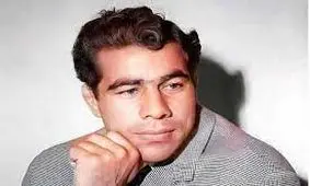 سفر در زمان؛ عکس یادگاری «تختی، تیمسار ایزدپناه، عباس زندی و فردین»؛ دهه 30 