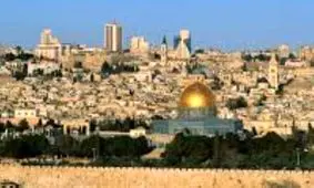 یهودیان حملات ایران را در دیوار ندبه، اورشلیم، جشن می‌گیرند