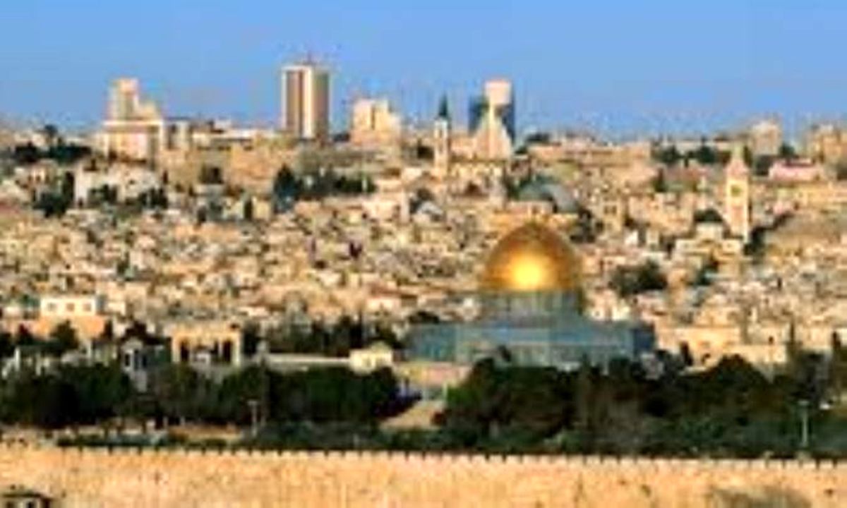  یهودیان حملات ایران را در دیوار ندبه، اورشلیم، جشن می‌گیرند 