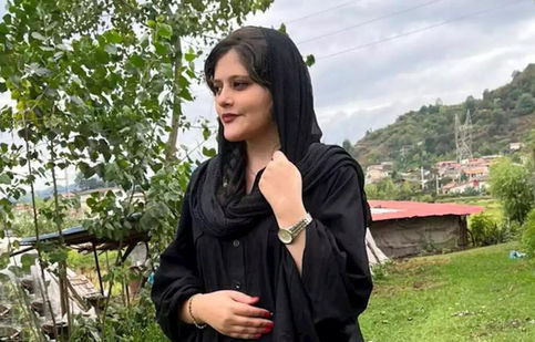 پوشش مهسا امینی هنگام دستگیری چگونه بود؟/ ویدئو

