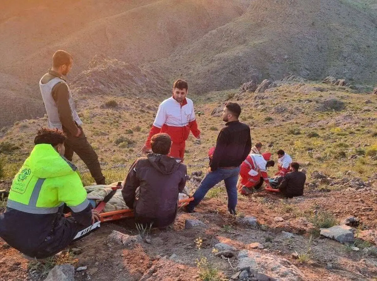 حادثه سقوط گردشگران در ارتفاعات اشتهارد/ یک نفر فوت و یک نفر مصدوم شد


