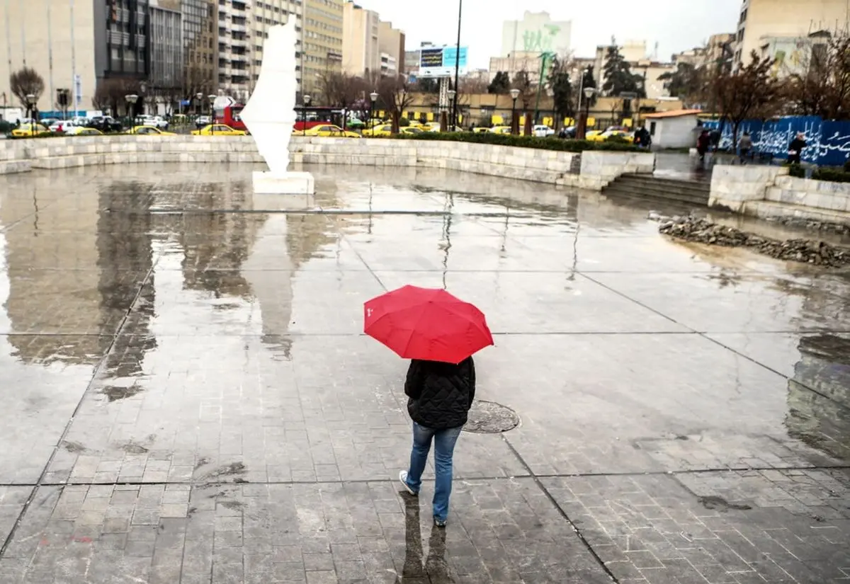 ورود سامانه بارشی به تهران از دوشنبه؛ باران و برف می‌بارد

