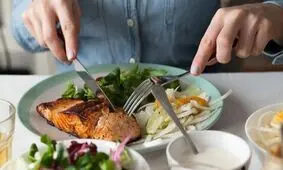 سالم ترین و بهترین ساعت برای خوردن شام در شب